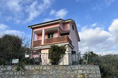 Image de Belle maison de vacances privée avec climatisation, Wifi, Tv, terrasse, animaux admis et parking