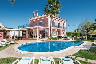 Image de Maison de vacances privée avec piscine privée, climatisation, Wifi, Tv, patio, vue panoramique