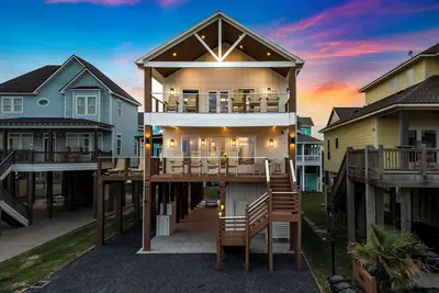 Image de Luxurious Beachfront Oasis w/ Private Pool & Elevator