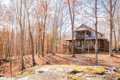 Image de Rising Sun Retreat, 15 Acres on a Bluff - Sleeps 18