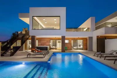 Image de Maison de vacances privée avec climatisation, bain à remous, piscine privée, Wifi, Tv, terrasse