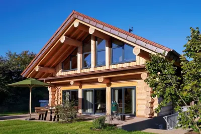 Image de Maison de vacances privée avec Wifi, piscine, bain à remous, Tv, patio, animaux admis, parking