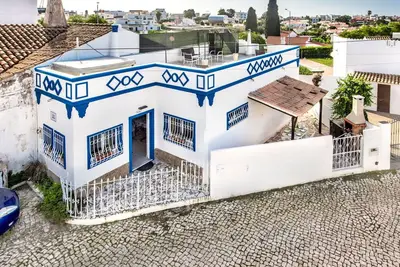Image de Belle maison de vacances privée avec climatisation, bain à remous, piscine privée, Wifi et Tv