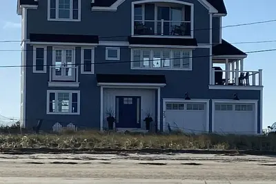 Image de Seabrook Beach waterfront harbor home. Sleeps 10. Exceptional family retreat