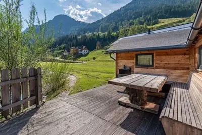 Image de Joli appartement pour 4 personnes avec bain Ă remous, Wifi, Tv, patio et parking