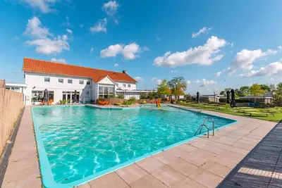 Image de Magnifique maison de vacances privée pour 7 personnes avec piscine, Wifi, Tv, terrasse et parking