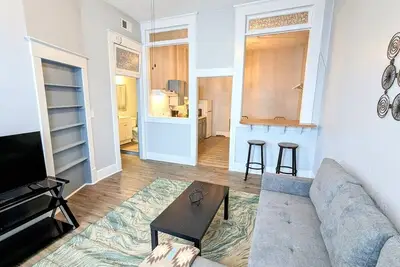 Image de Spacious 3br on the Square