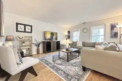 Image de Historic Downtown Wilmington- Walk to Riverwalk, Bars, Weddings- Easy Beach Trip