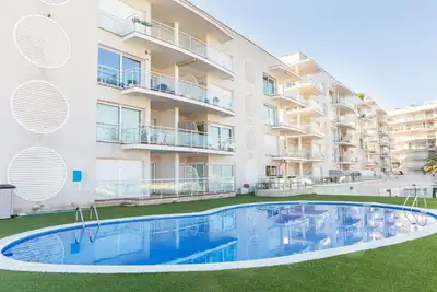 Agréable appartement pour 6 personnes avec Wifi, piscine, Tv, terrasse et parking