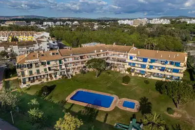 Image de Bel appartement pour 5 personnes avec climatisation, piscine, Wifi, Tv, patio et parking