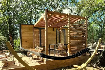 Image de Appartement dans une maison de vacances avec climatisation, piscine, Wifi, Tv, terrasse, parking