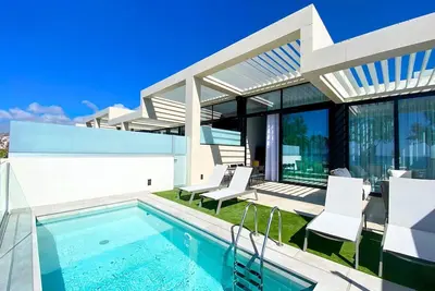 Image de Belle maison de vacances avec piscine privée, Wifi, climatisation, Tv, terrasse et parking