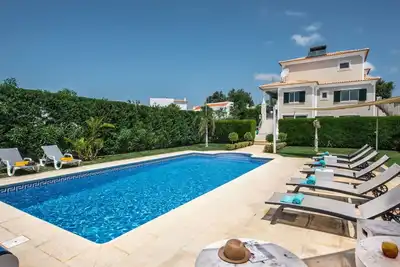 Belle maison de vacances privée avec Wifi, piscine privée, climatisation, Tv, terrasse et parking
