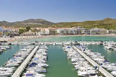 Bel appartement pour 4 personnes avec Wifi, climatisation, Tv, terrasse, animaux admis et parking