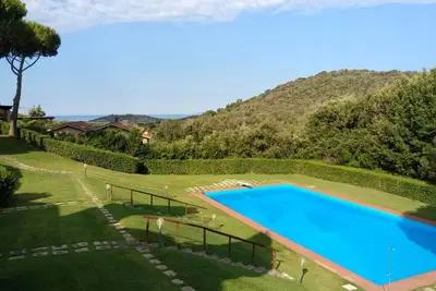 Image de Confortable appartement pour 6 personnes avec piscine, Wifi, Tv, terrasse, animaux admis et parking