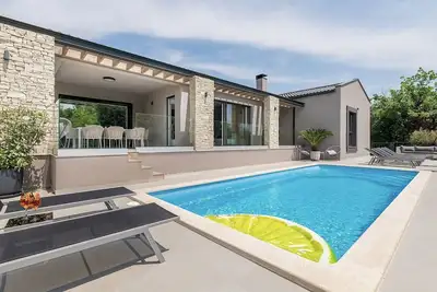 Image de Belle maison de vacances privée avec climatisation, piscine privée, Wifi, Tv, terrasse, parking