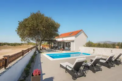 Image de Superbe maison Ă Pokrovnik