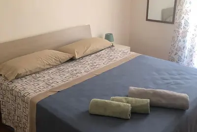 Image de Apartment with courtyard and private parking. Pets allowed :)