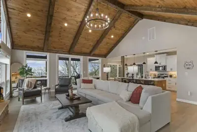 Image de Mountain view’s with hot tub & pool table on Beech Mountain. Sleeps 10.