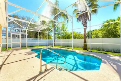 Image de Whimsical Wonderland - Free Heated - Pool Games
