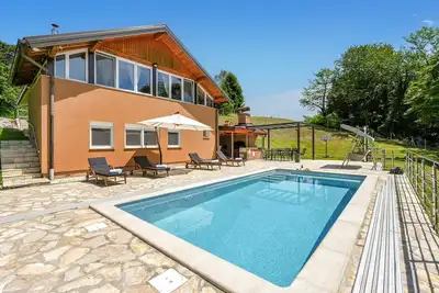 Image de Superbe maison Ă Vinica Breg avec sauna