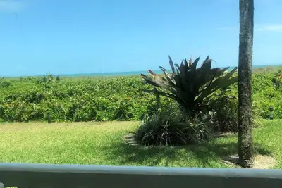 Image de Ocean front condo in Cocoa Beach. Ground floor walk out to beach and ocean.