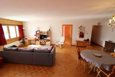 Image de Extérieur : Appartement spacieux pour 5 personnes, situé au centre du village, -Intérieur : env. 85