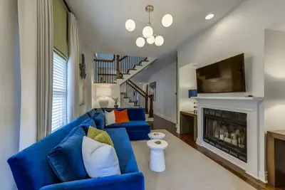 Image de High Luxury Vacation Rental in Midtown- Gorgeous! Sleeps 6 w/ 2 full bathrooms!