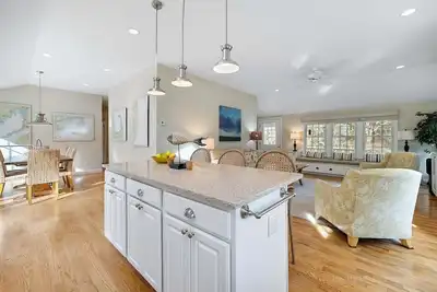 Image de Modern Coastal Cottage in East Orleans: 009-Oc