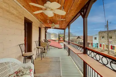 Image de Historic Hardy Home w\/ Game Room on Main Street