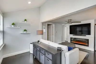 Image de Modern Terryville Cottage w/ Deck & Lake View!