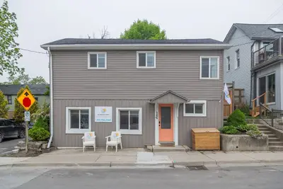 Image de Peaches on Williams - only a minute to the Beach!