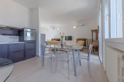 Image de Spacious x5 Apartment with two balconies!