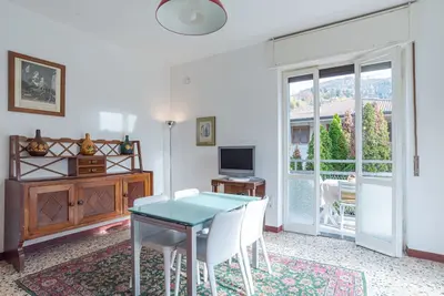 Cozy apt with 2 bedrooms, balcony!