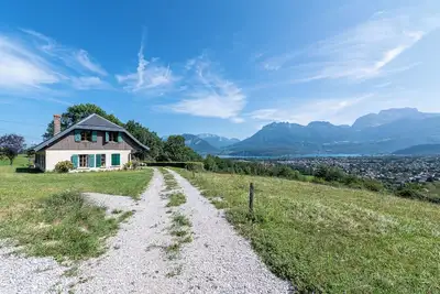 Image de Chalet \"Des Bruyères\" avec vue sur le lac, terrasse privée et Wi-Fi