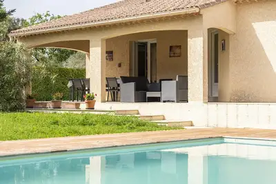 Image de Villa 'Gîte Les Oliviers' avec piscine privée, Wi-Fi et climatisation