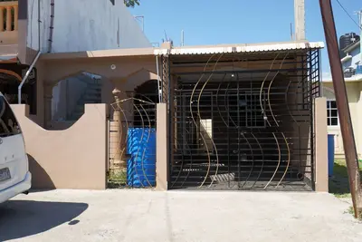 Image de Cozy 3br, 2bath house in Greater Portmore w\/ Ac and Hot water