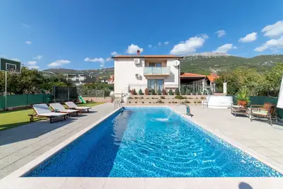 Image de Maison de vacances avec la piscine Kastel Stari, Kastela (K-22832)