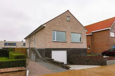 Huswell - Spacious getaway close to the beach and airport
