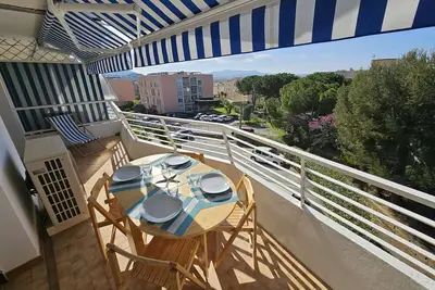 Image de Bel appartement, 6 couchages, Wifi, climatisé, parking, 10 minutes à pied de la mer