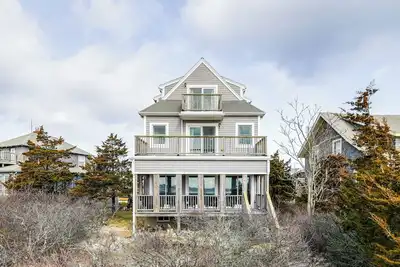 Image de Marshfield Home w\/ 4 Decks & Private Beach Access!