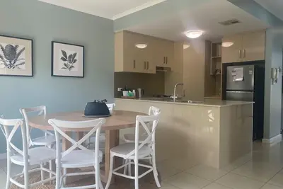 Image de Comfortable, family sized, close to tram, explore the Festival City.