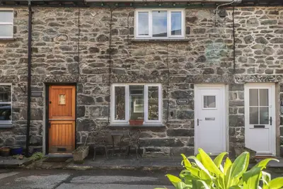 Henllys, pet friendly, with open fire in Harlech