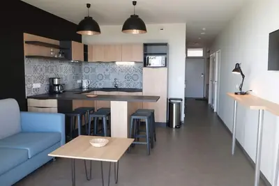 Image de Appartement 2 ch, accès plage direct, rez-de-jardin, piscine, animaux Ok