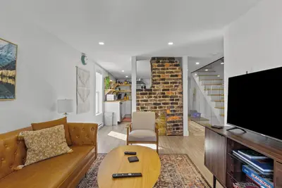 Image de Welcome to our charming loft located at Queens Rd in the heart of St
