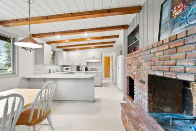 Image de Spacious Home With Hiking Nearby & Mountain Views