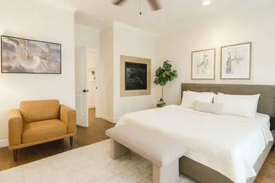 Image de Modern Townhome Near Lower Greenville Dallas - Garage, W/D, Pet-Friendly