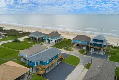 Image de High Tide Hideaway, 2nd Row, beautifully appointed, great Gulf views!