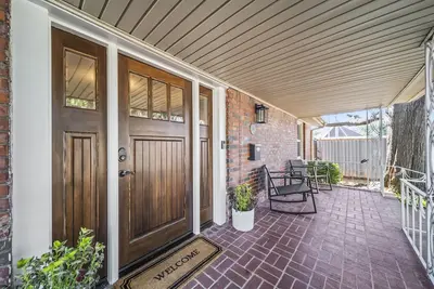 Image de 3br/3ba 1940s Bungalow Near Expo Square. Pet friendly!