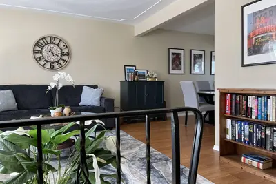 Image de Hammer Haus Iii - Sleeps 8 - Near Uw - Waterloo